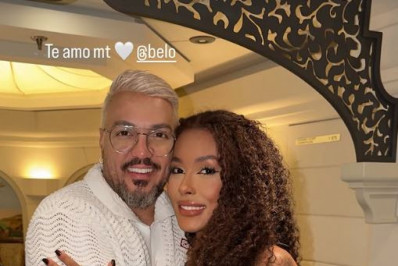Irmã de Gracyanne posta foto com Belo em cruzeiro: 'Te amo muito'