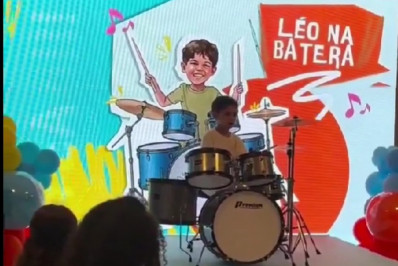 Vídeo! Filho de Marília Mendonça e Murilo Huff toca música da mãe em bateria