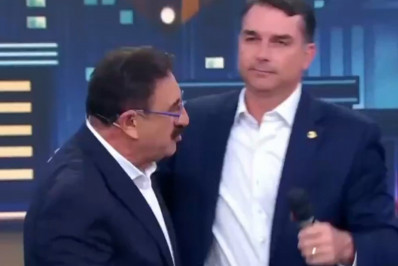 Vídeo! Ao lado de Flávio Bolsonaro, Ratinho defende SBT de críticas por evento com presença de Lula