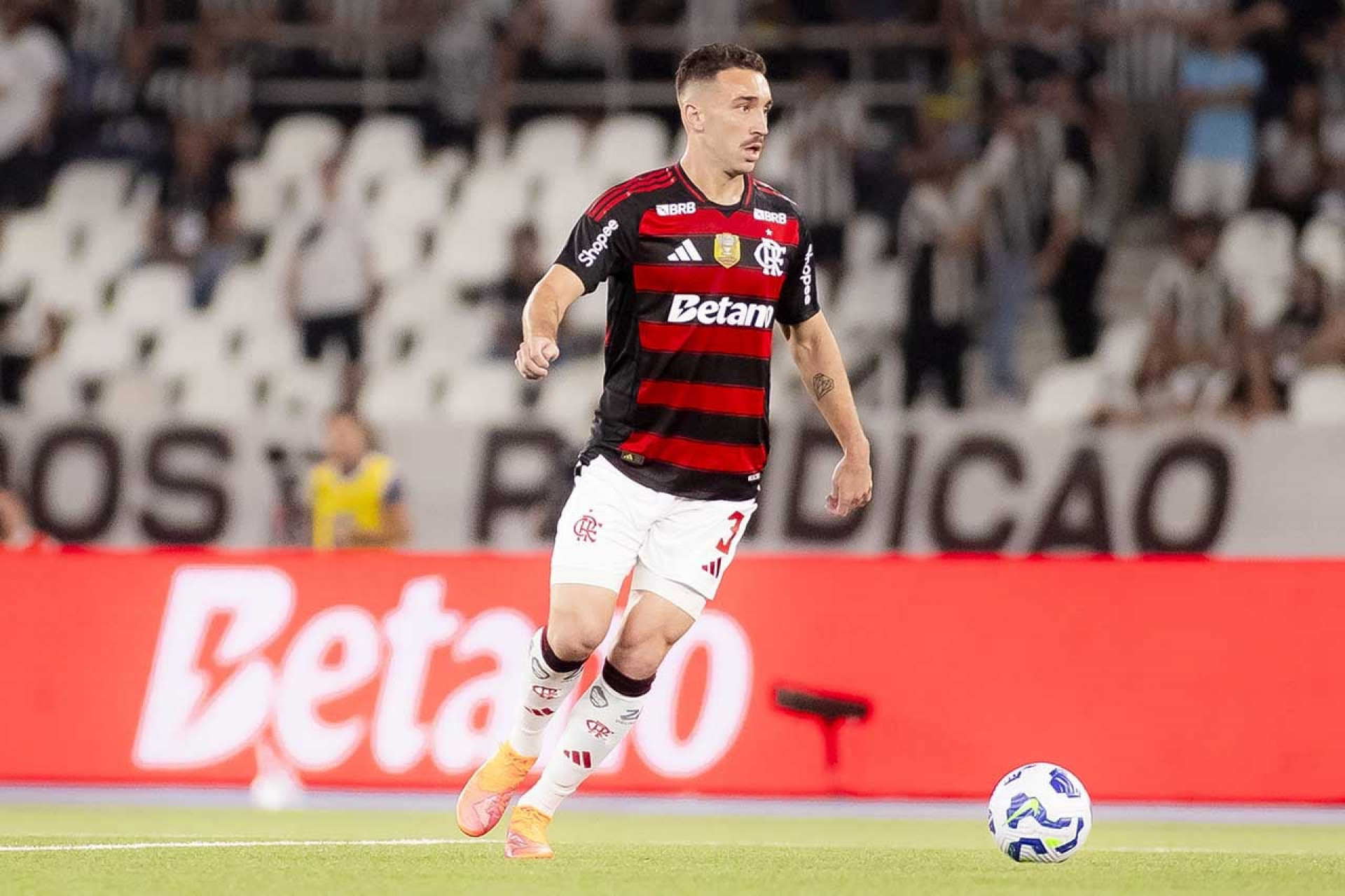 L&eacute;o Ortiz, zagueiro do Flamengo, participar&aacute; da 21&ordf; edi&ccedil;&atilde;o do Jogo das Estrelas