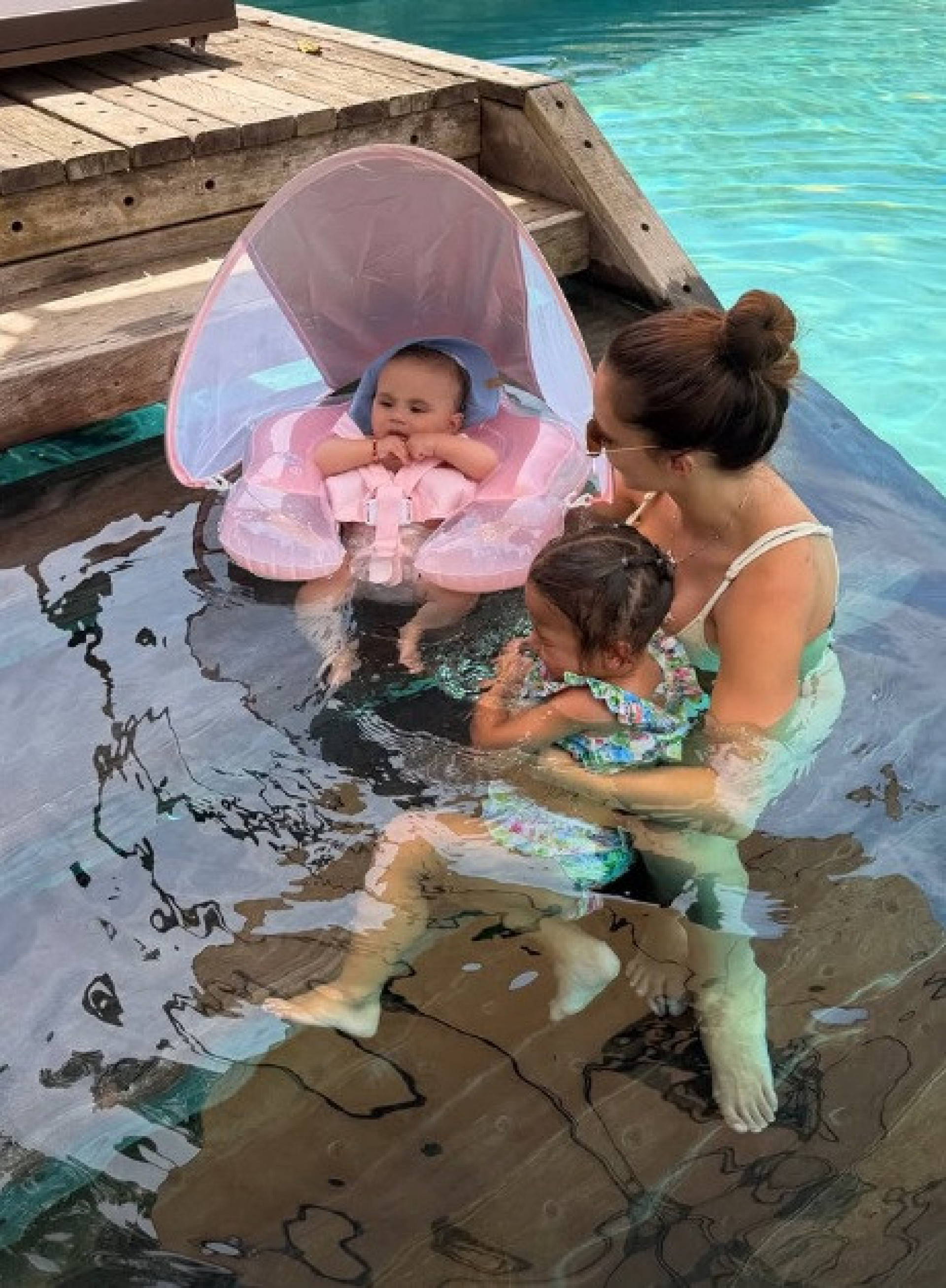 Bianca Biancardi no lago com as filhas Mavie e Mel - Reprodução / Instagram
