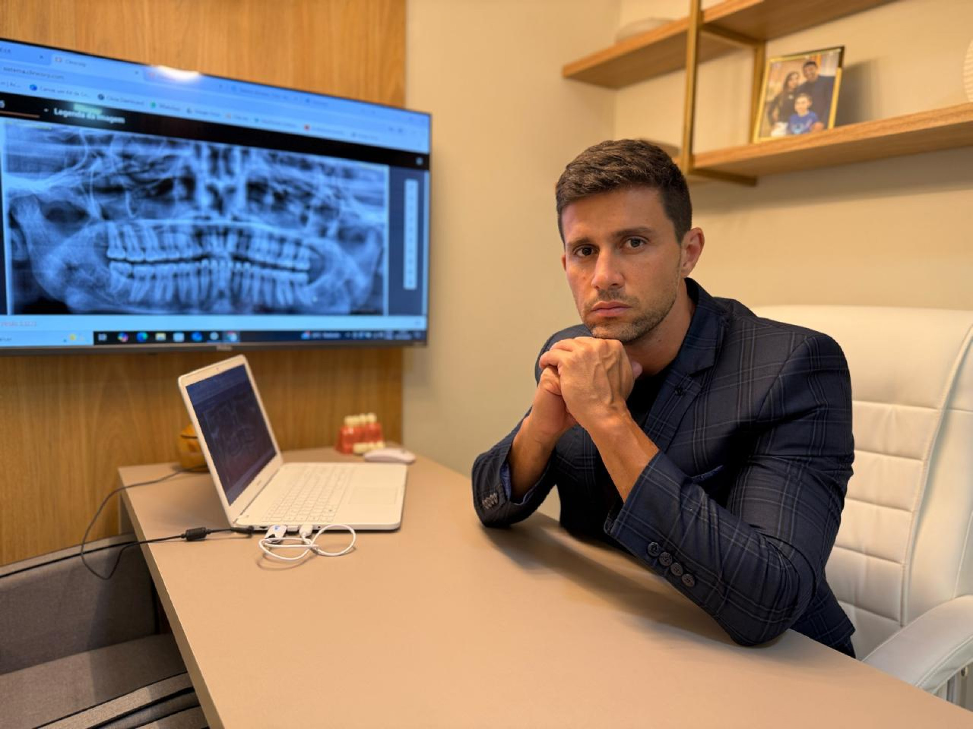 O dentista Leonardo Acioli diz que é importante manter a saúde bucal nas festas - Divulgação