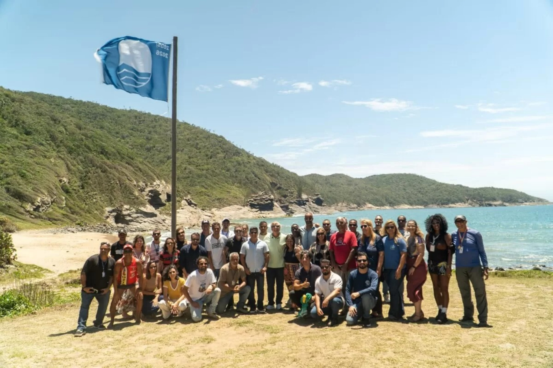 Prefeito Alexandre Martins (REP) encerra ciclo de hasteamentos da Bandeira Azul  - Ascom