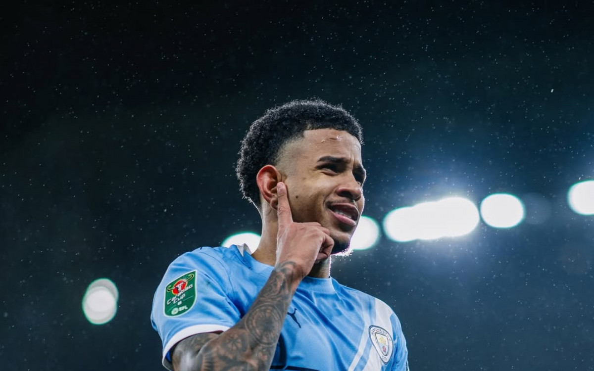 Savinho comemora gol pelo Manchester City