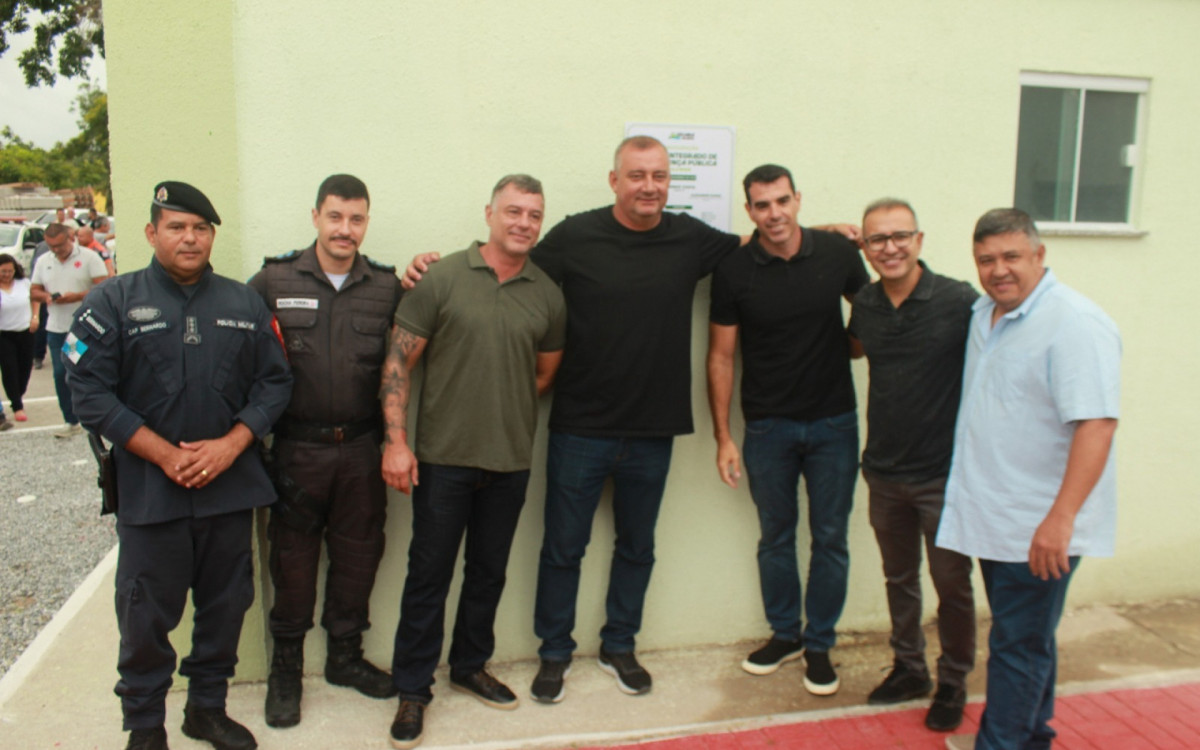 Autoridades presentes na cerimônia de inauguração