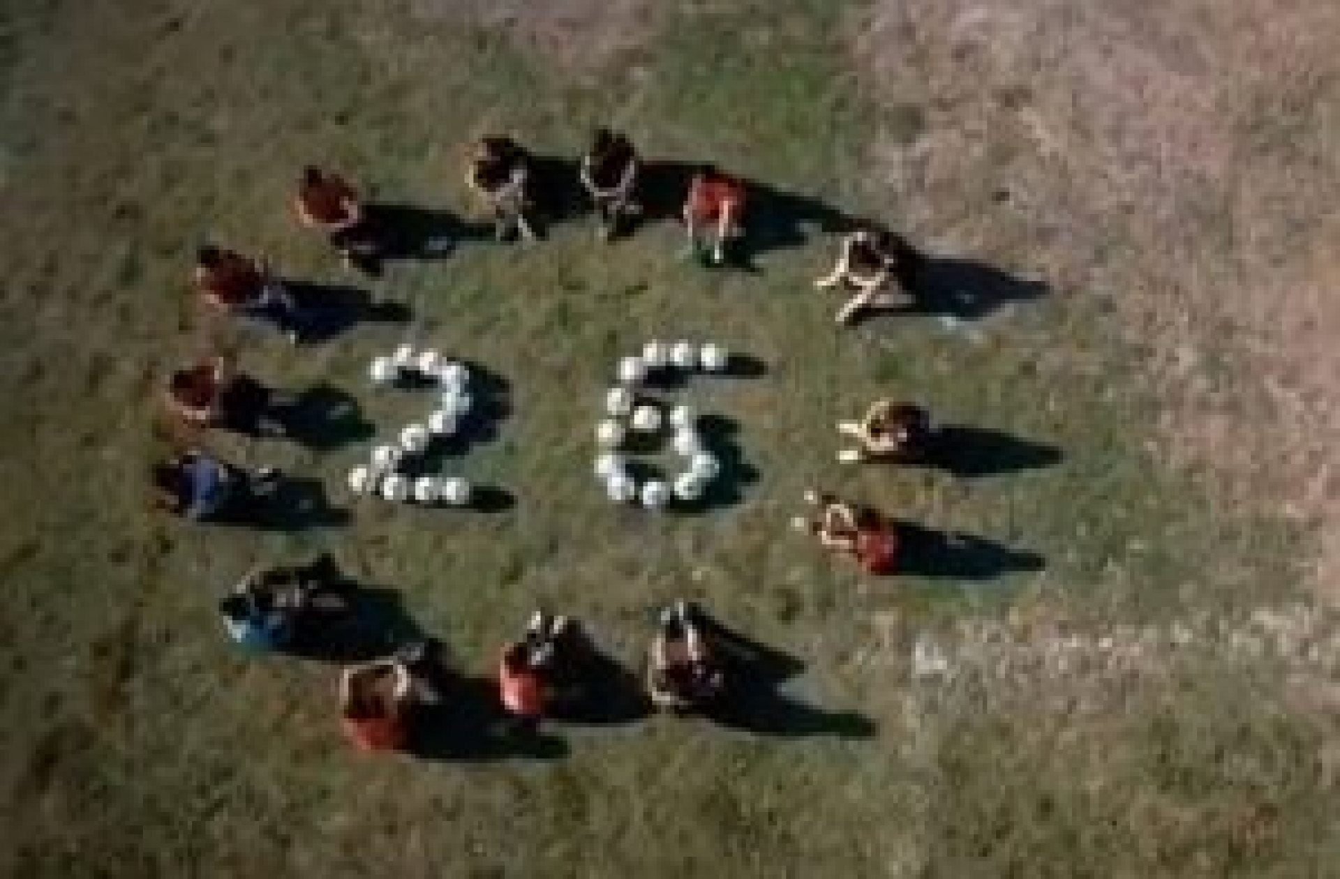 Di Mar&iacute;a faz doa&ccedil;&atilde;o ao clube de origem no mesmo valor do seu passe h&aacute; 30 anos: 26 bolas