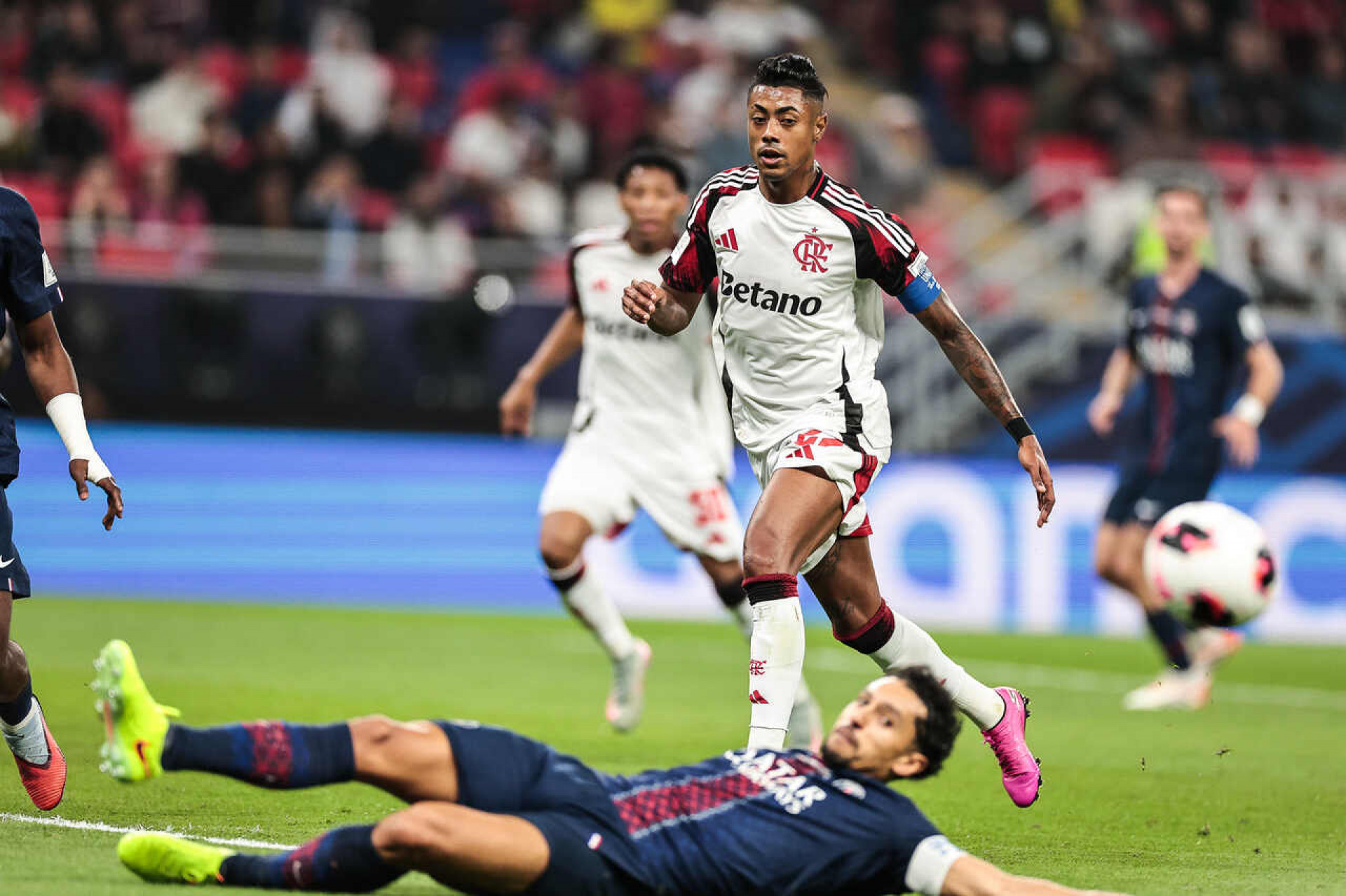 Marquinhos explica import&acirc;ncia do t&iacute;tulo mundial para PSG: “Queria muito ganhar”