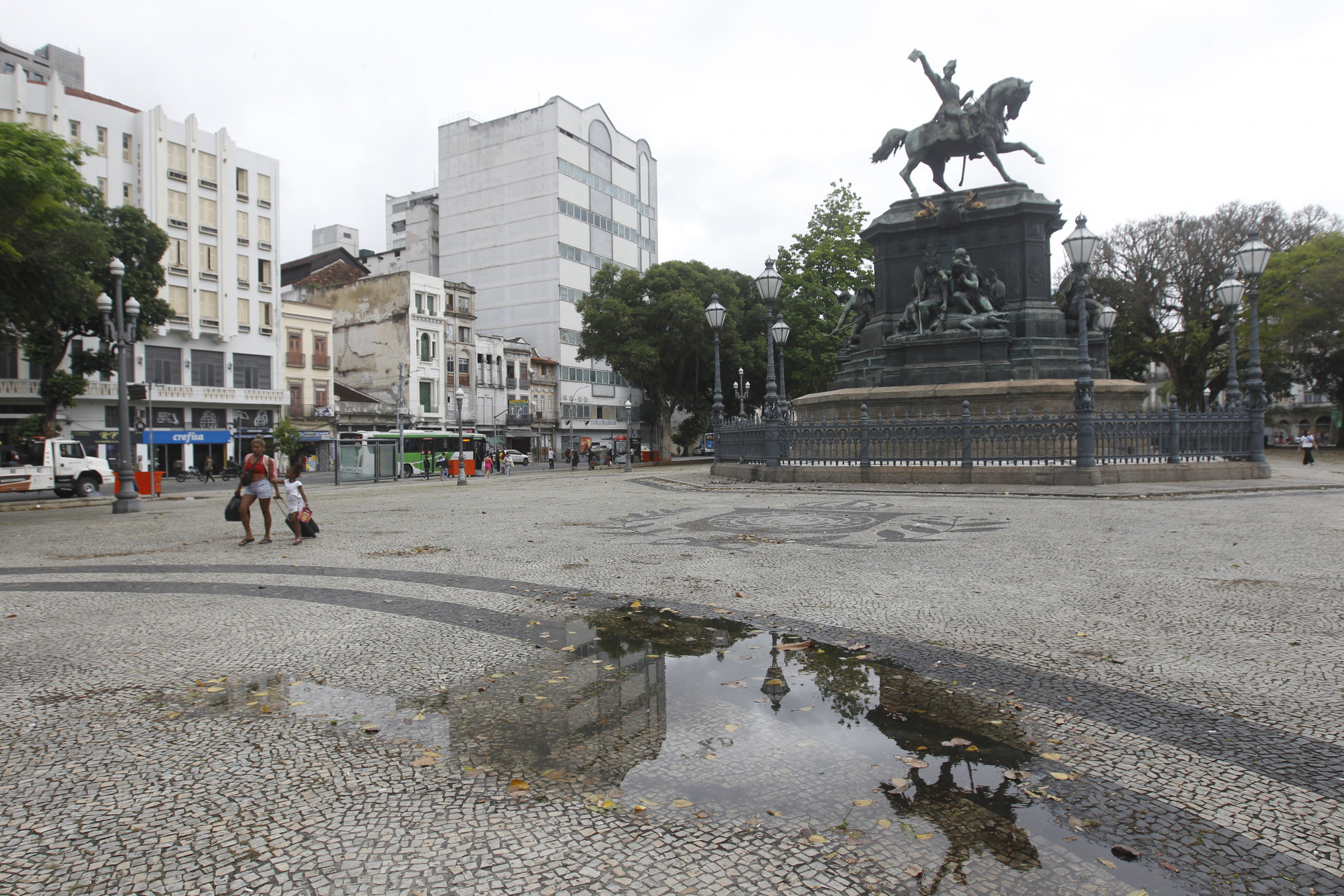 Movimentação no Centro do Rio de Janeiro, nesta quarta-feira (17). - Reginaldo Pimenta/Agência O Dia