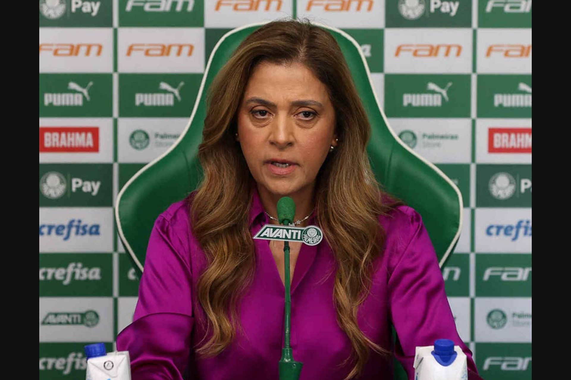 “Covarde, fracassado”: Veja como foi a briga entre Leila e conselheiro do Palmeiras