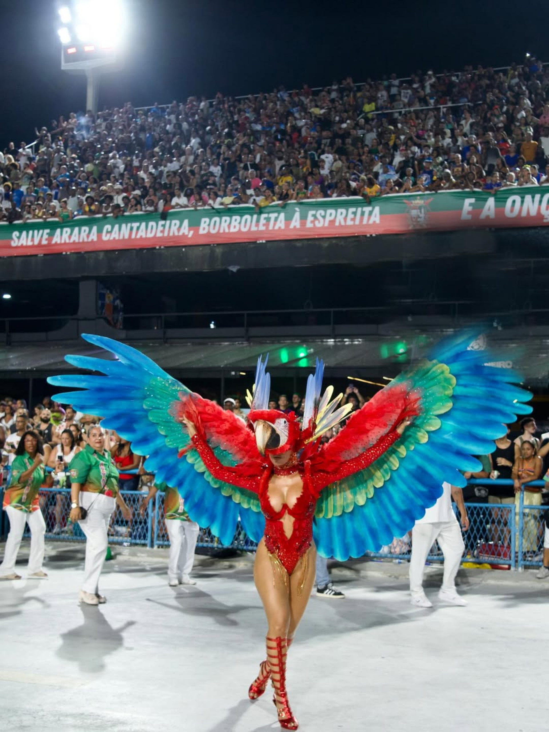Isabelle Nogueira desfilando na Grande Rio - Reprodução / Instagram
