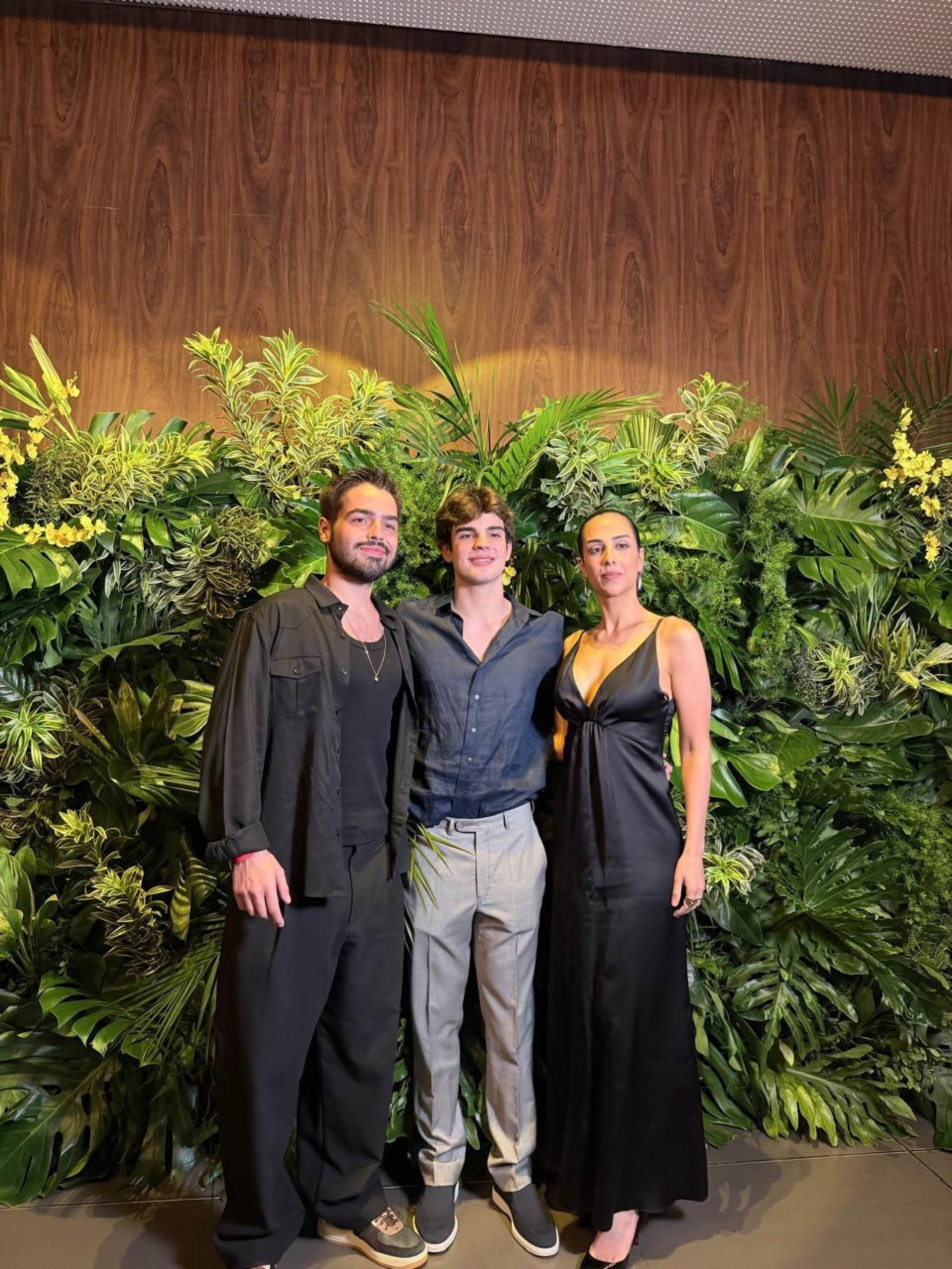 Rodrigo Silva posou com os irmãos, João e Lara  - Reprodução/Instagram 