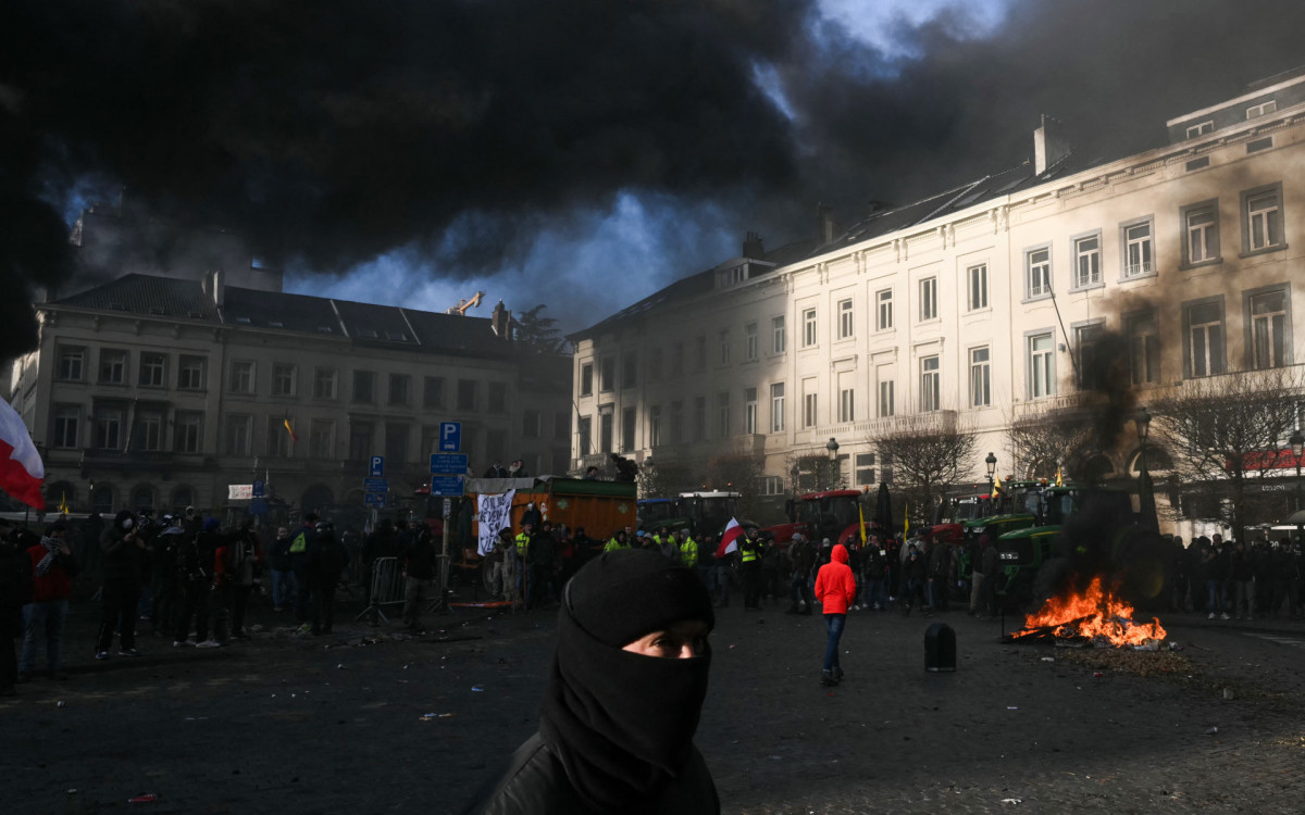 Agricultores protestam contra as reformas e acordos comerciais como o Mercosul - AFP