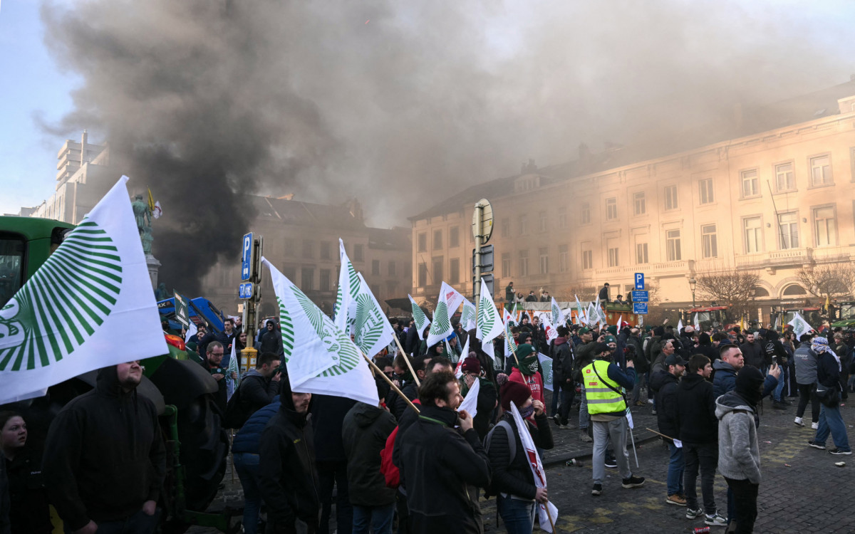 Agricultores protestam contra as reformas e acordos comerciais como o Mercosul - AFP