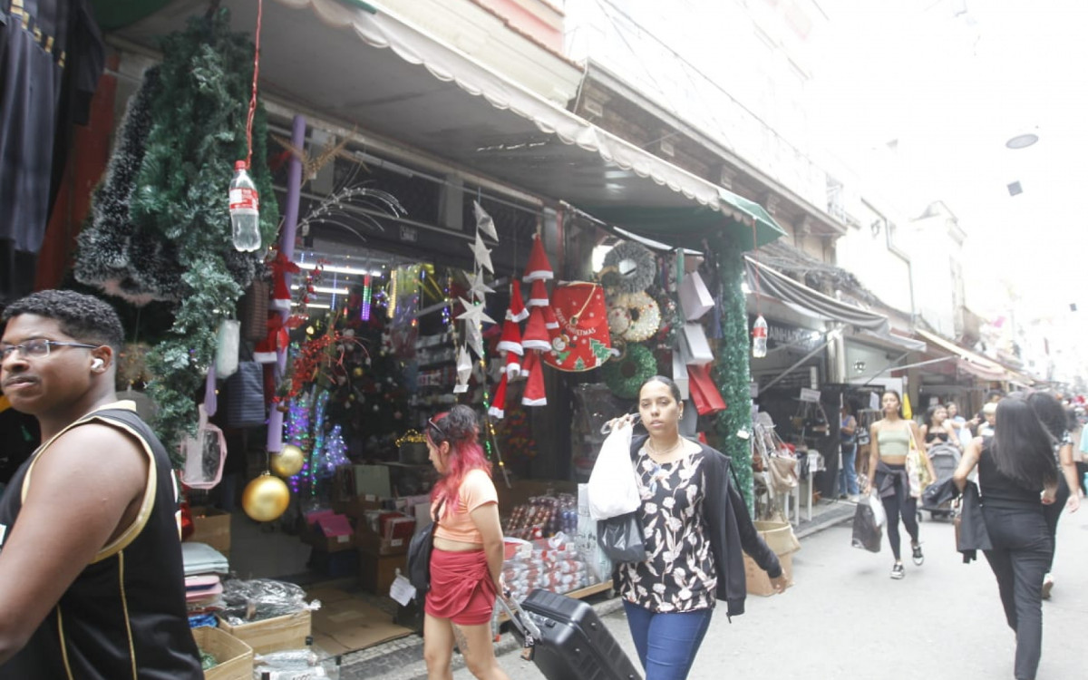 Gasto m&eacute;dio de cada consumidor deve ficar um pouco menor que no ano passado - Reginaldo Pimenta/ Ag&ecirc;ncia O Dia