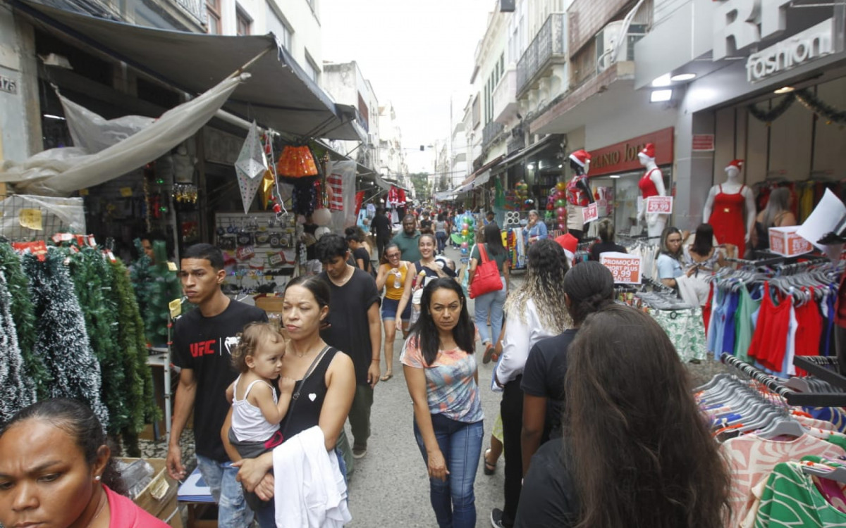 Gasto m&eacute;dio de cada consumidor deve ficar um pouco menor que no ano passado - Reginaldo Pimenta/ Ag&ecirc;ncia O Dia