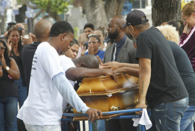 'Coração dilacerado', desabafa mãe de jovem morta a facadas no Chapadão