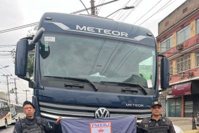 Caminhoneiro é resgatado após sequestro na Avenida Brasil
