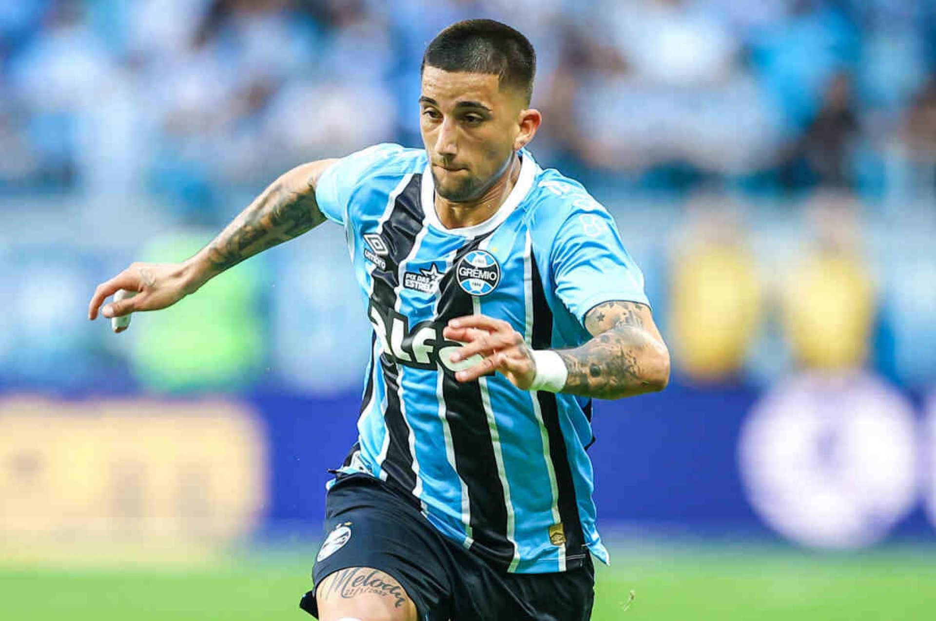 Gr&ecirc;mio avan&ccedil;a em negocia&ccedil;&atilde;o e fica perto de acertar venda de Cristian Olivera ao Bahia
