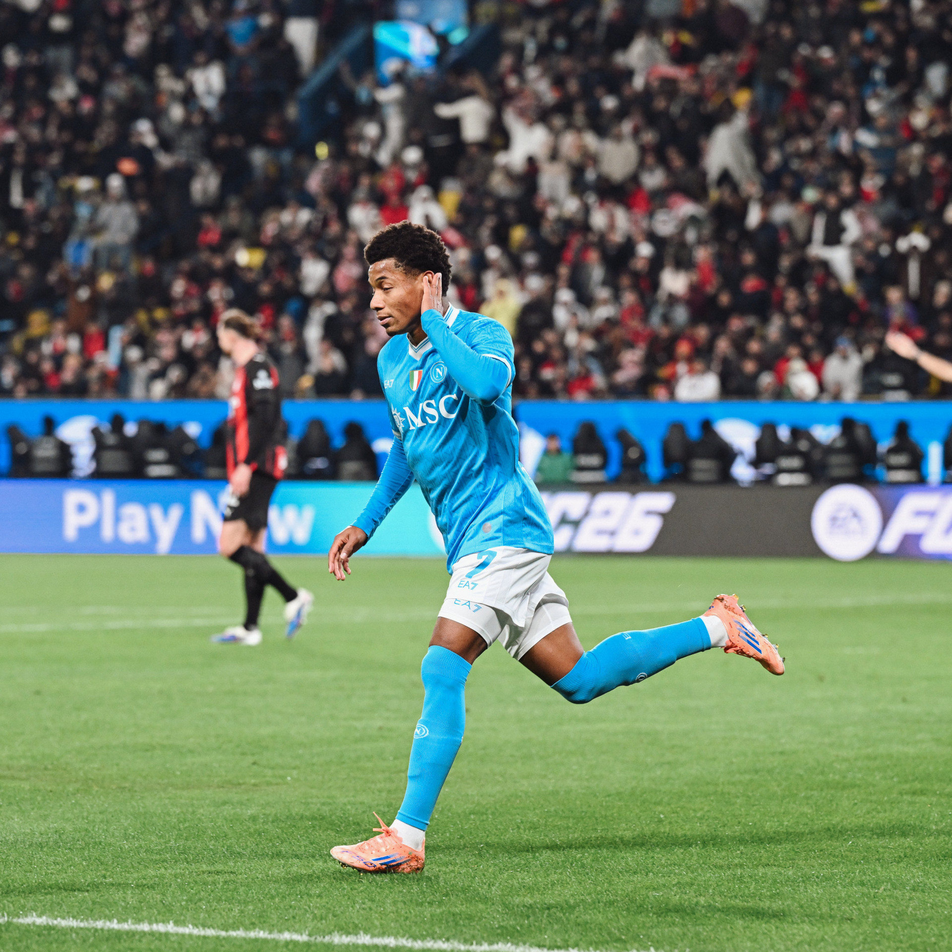 David Neres passa por cirurgia no tornozelo e vira desfalque por tempo indeterminado no Napoli