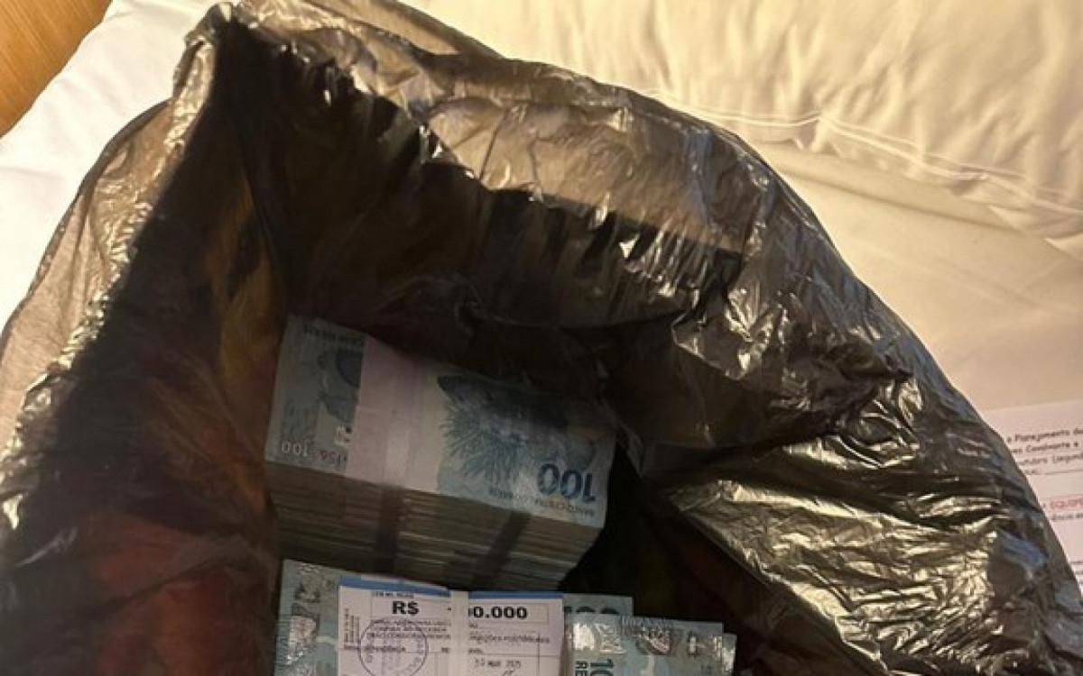 Policiais federais apreenderam grande quantia em dinheiro durante opera&ccedil;&atilde;o