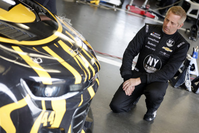 Vídeo: Ex-piloto da Nascar e outras seis pessoas morrem após queda de avião nos EUA