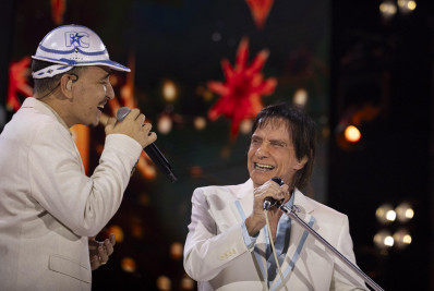 João Gomes e Supla realizam 'sonho' de cantar com Roberto Carlos em especial