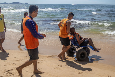 Projeto leva inclusão ao mar e devolve o verão a quem mais precisa em Macaé