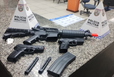 Polícia conduz à delegacia homem que atirou em apartamentos na Tijuca com arma de airsoft