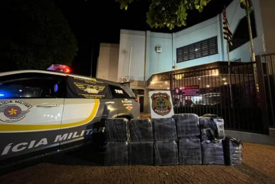 Polícia prende casal paraguaio que transportava 350kg de cocaína escondidos em roupas de cama