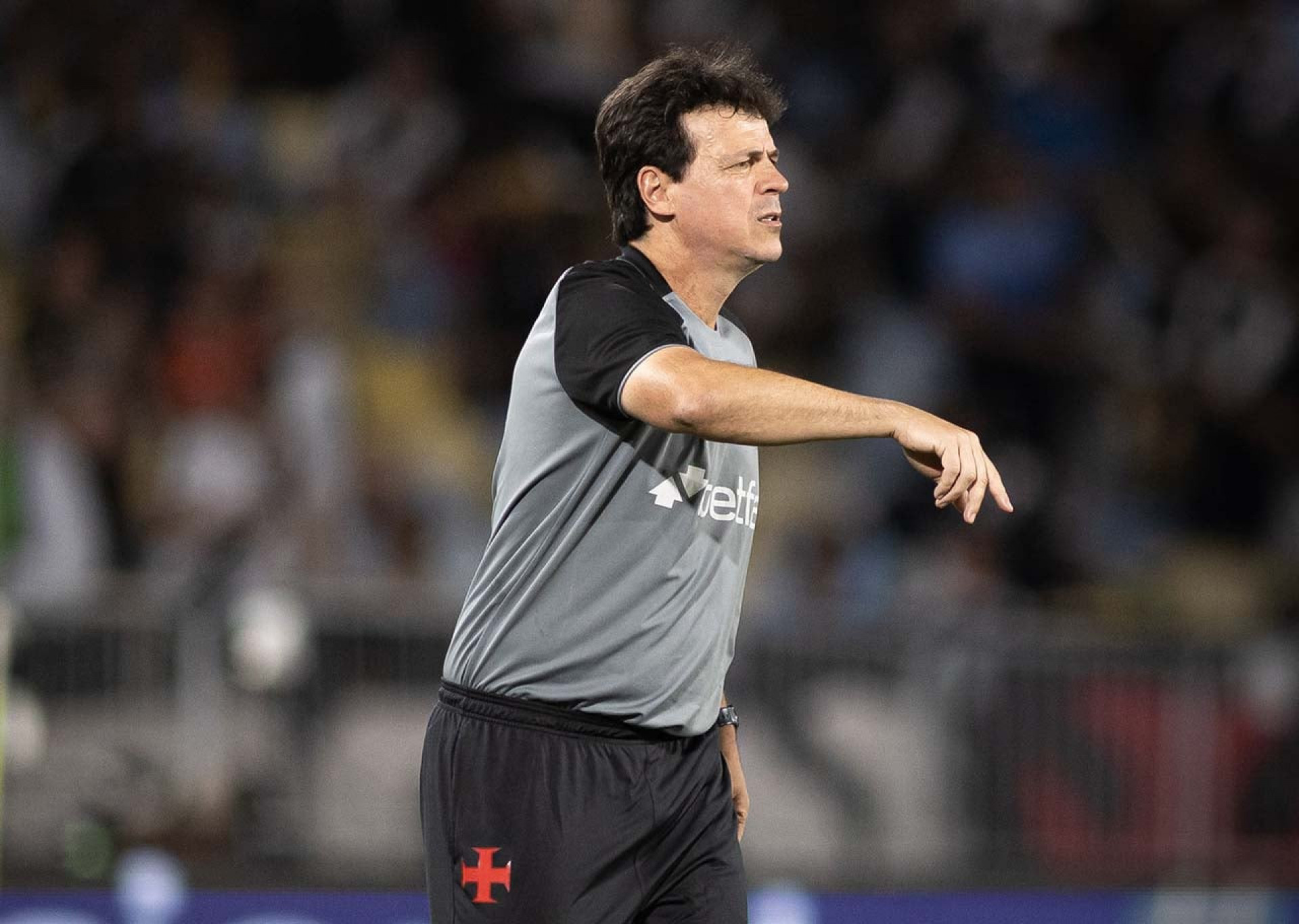 Calejado em finais, Diniz vive no Vasco o mesmo roteiro de t&iacute;tulos recentes