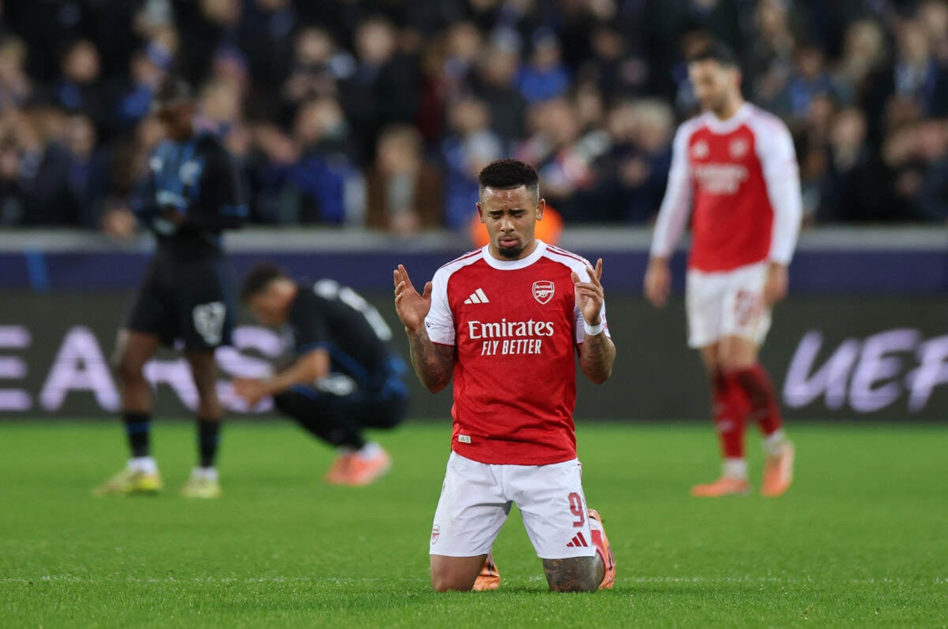 Gabriel Jesus revela dificuldades com les&atilde;o e complica&ccedil;&otilde;es no parto da filha