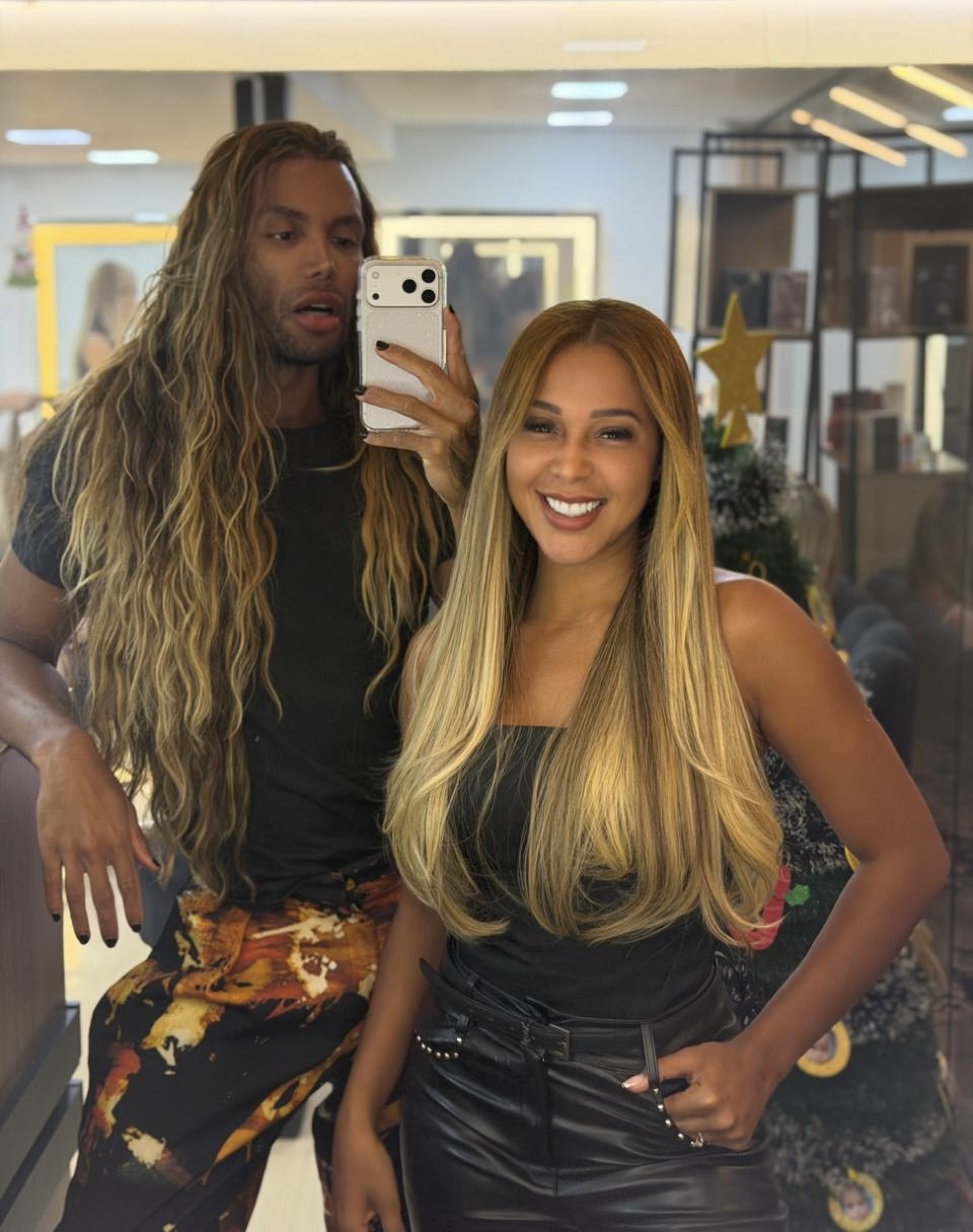 Camila Beatriz muda o visual e surge loira - Divulgação