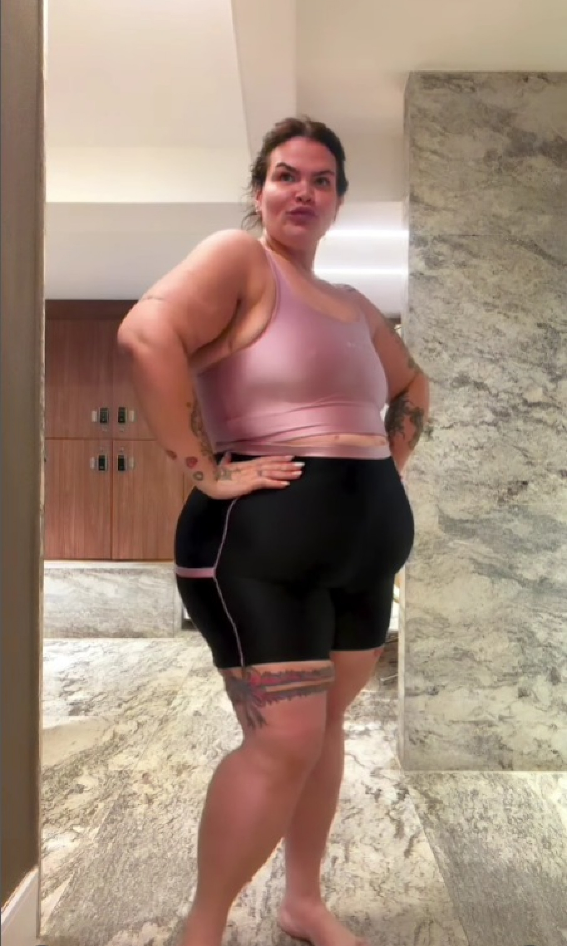 Thais Cala quase pronta em vídeo de 'Arrume-se comigo' - Reprodução / Instagram