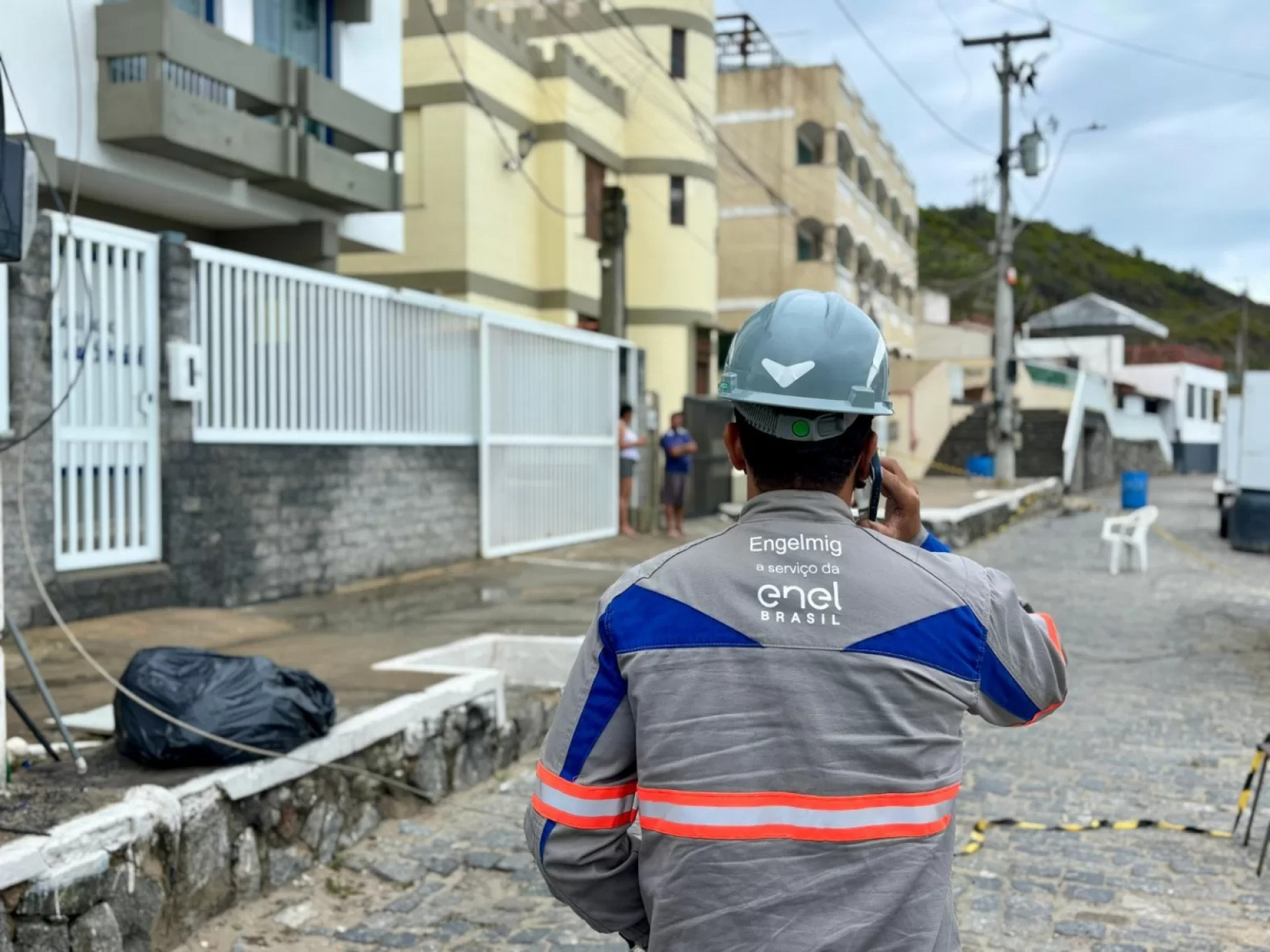 Rompimento de um cabo de alta tensão energizado - Ascom