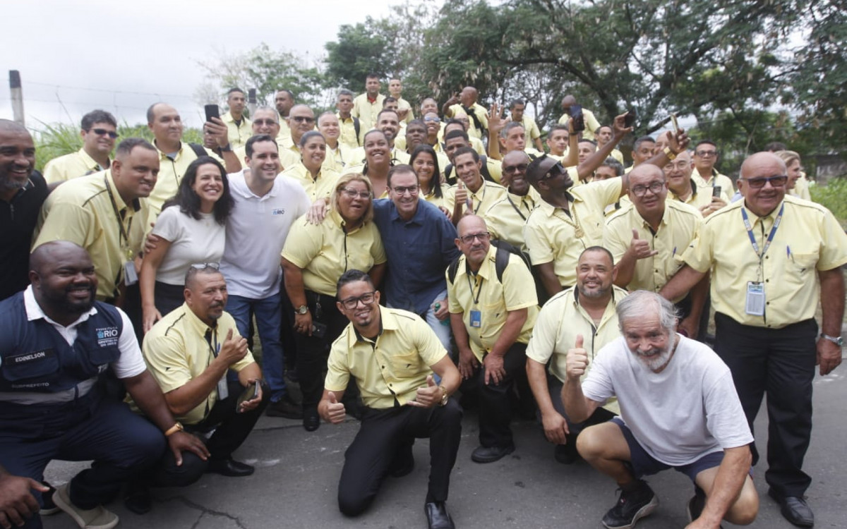 Prefeitura apresenta 100 novos &ocirc;nibus que v&atilde;o integrar linhas da Zona Oeste
