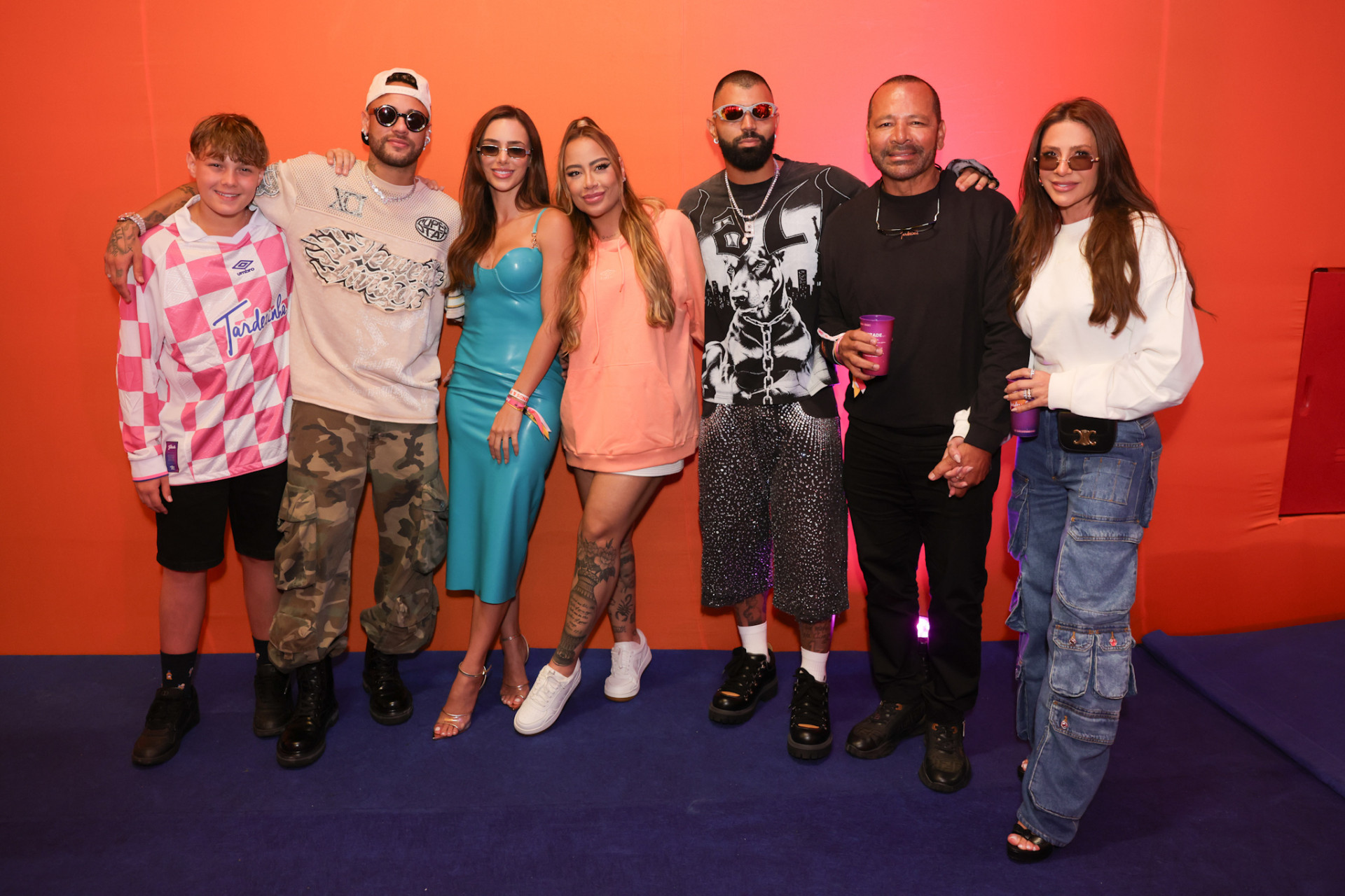 Neymar ao lado da família no encerramento do 'Tardezinha' - Reprodução/Lucas Ramos/Brazil News