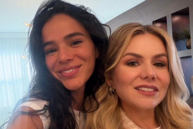 Bruna Marquezine desembarca em Orlando para Natal em família