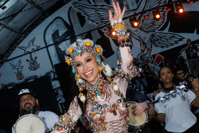 Sabrina Sato aposta em look ousado para ensaio da Gaviões da Fiel