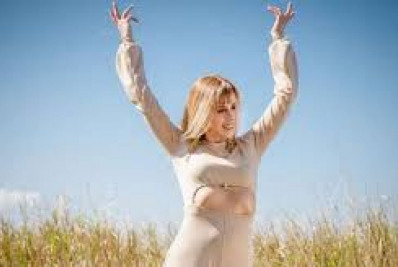 Marysa Alfaia lança single e clipe Coisas do Destino