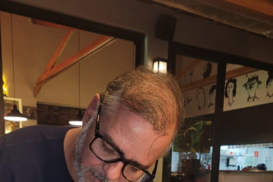 Pedro de Luna lança nova edição de biografia da banda Planet Hemp em Icaraí