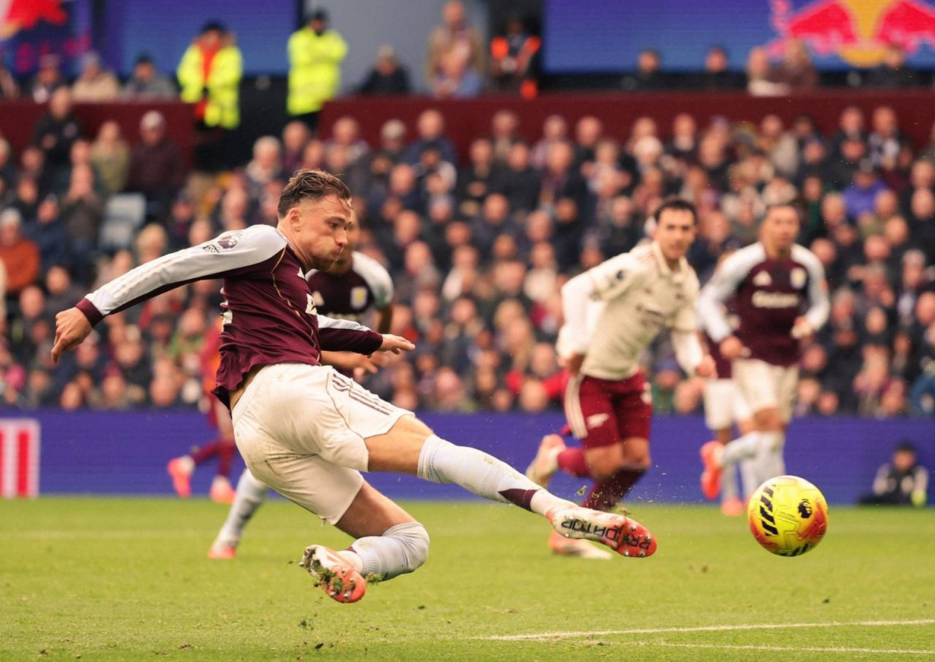 Aston Villa x Manchester United: onde assistir, escala&ccedil;&otilde;es e arbitragem