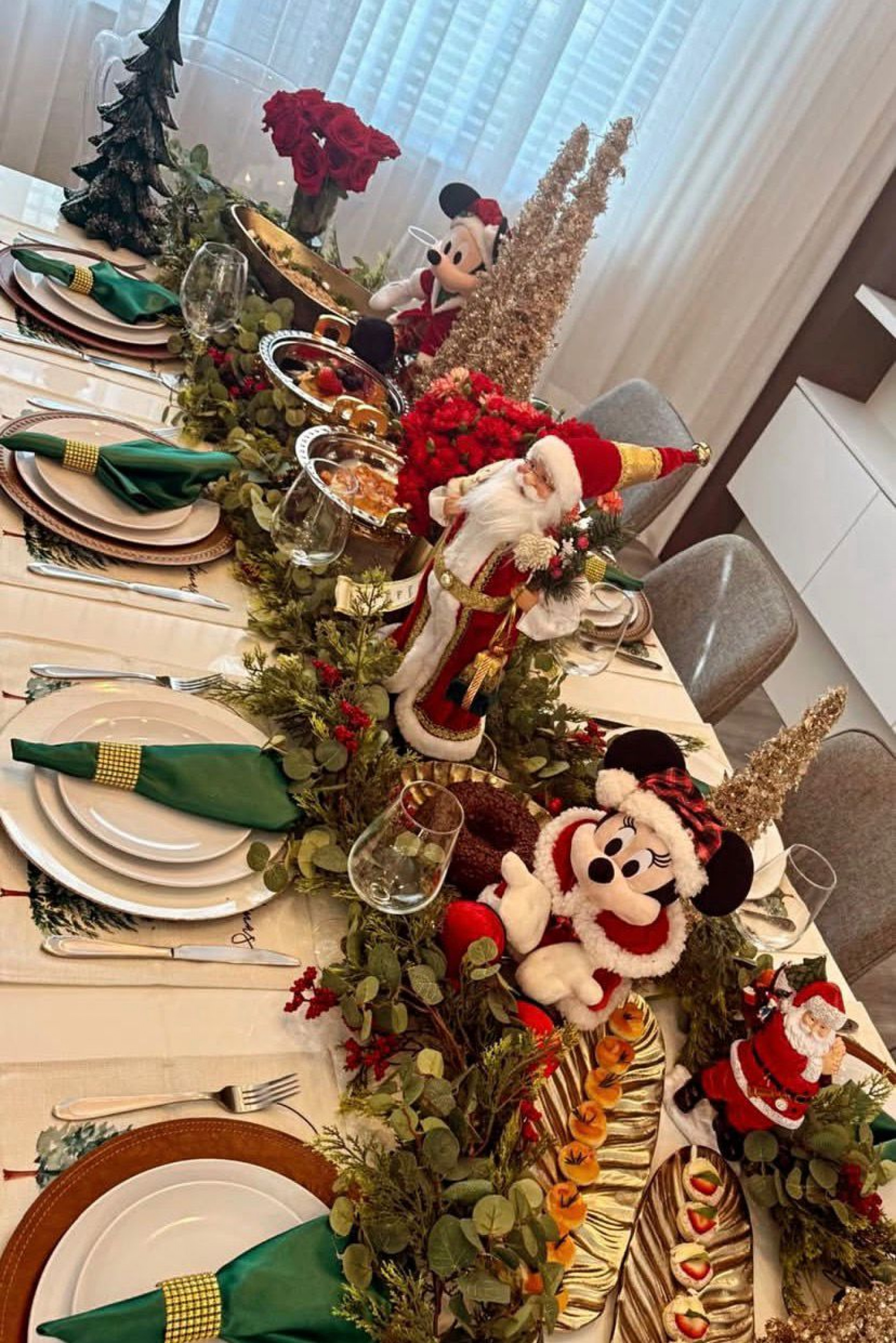 Bruna Marquezine é recepcionada com banquete temático em Orlando - Reprodução/Instagram