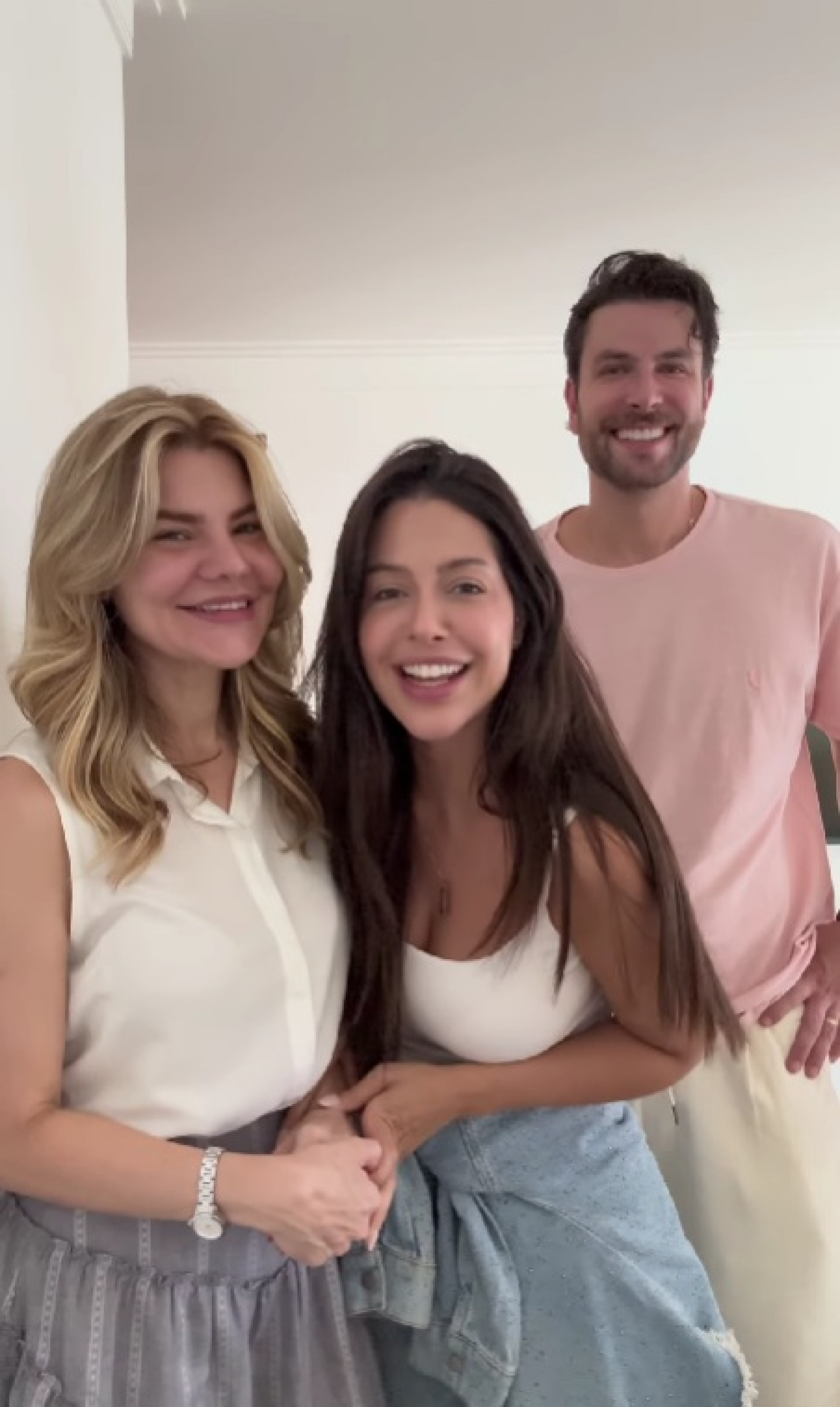 Laís Caldas e Gustavo Marsengo contando sobre a gravidez - Reprodução / Instagram