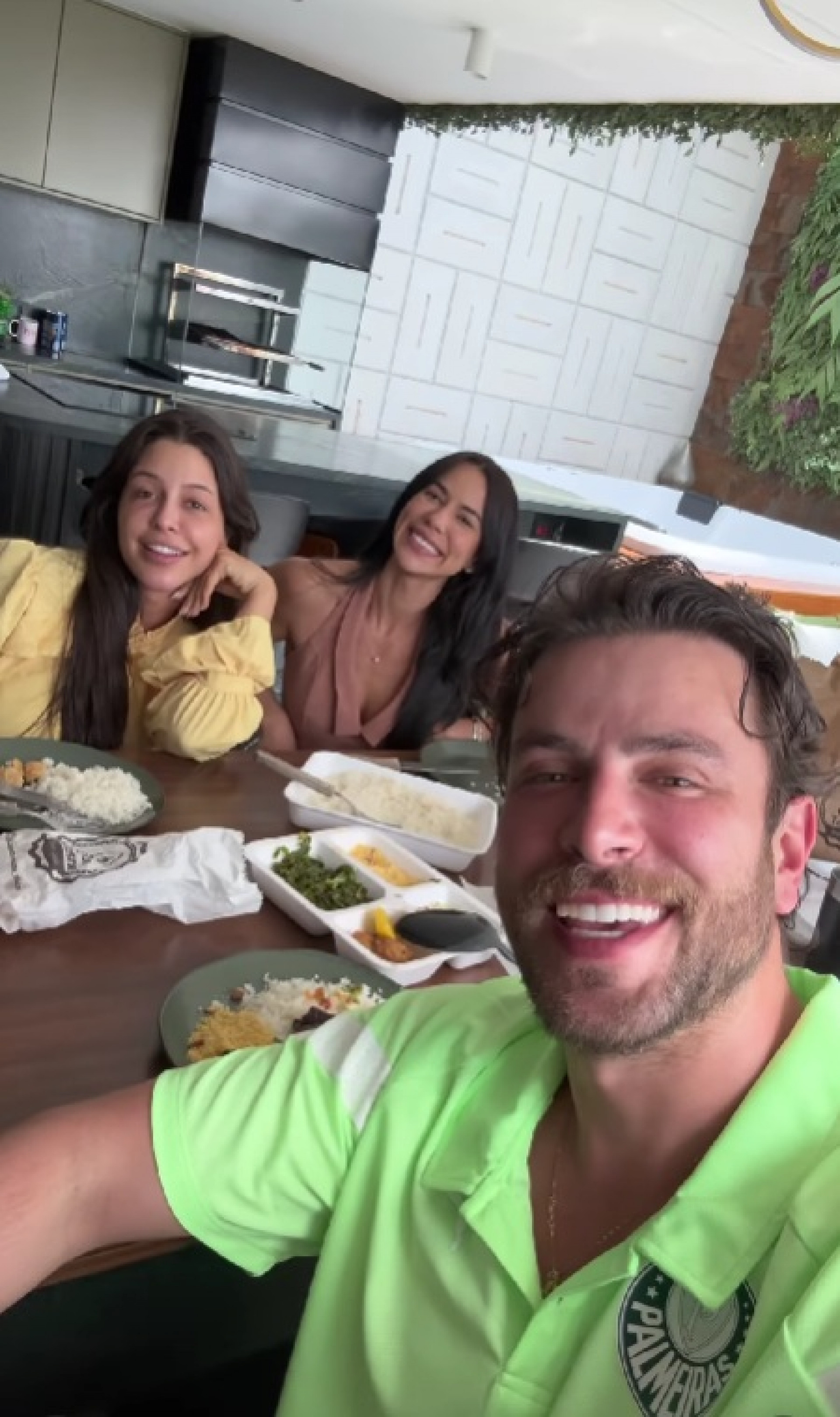 Laís Caldas e Gustavo Marsengo contando sobre a gravidez - Reprodução / Instagram