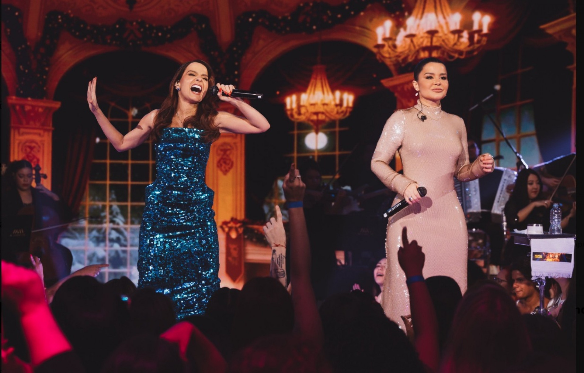 A dupla Maiara e Maraisa em 'Maiara & Maraísa Natal In Concert' - Reprodução / X