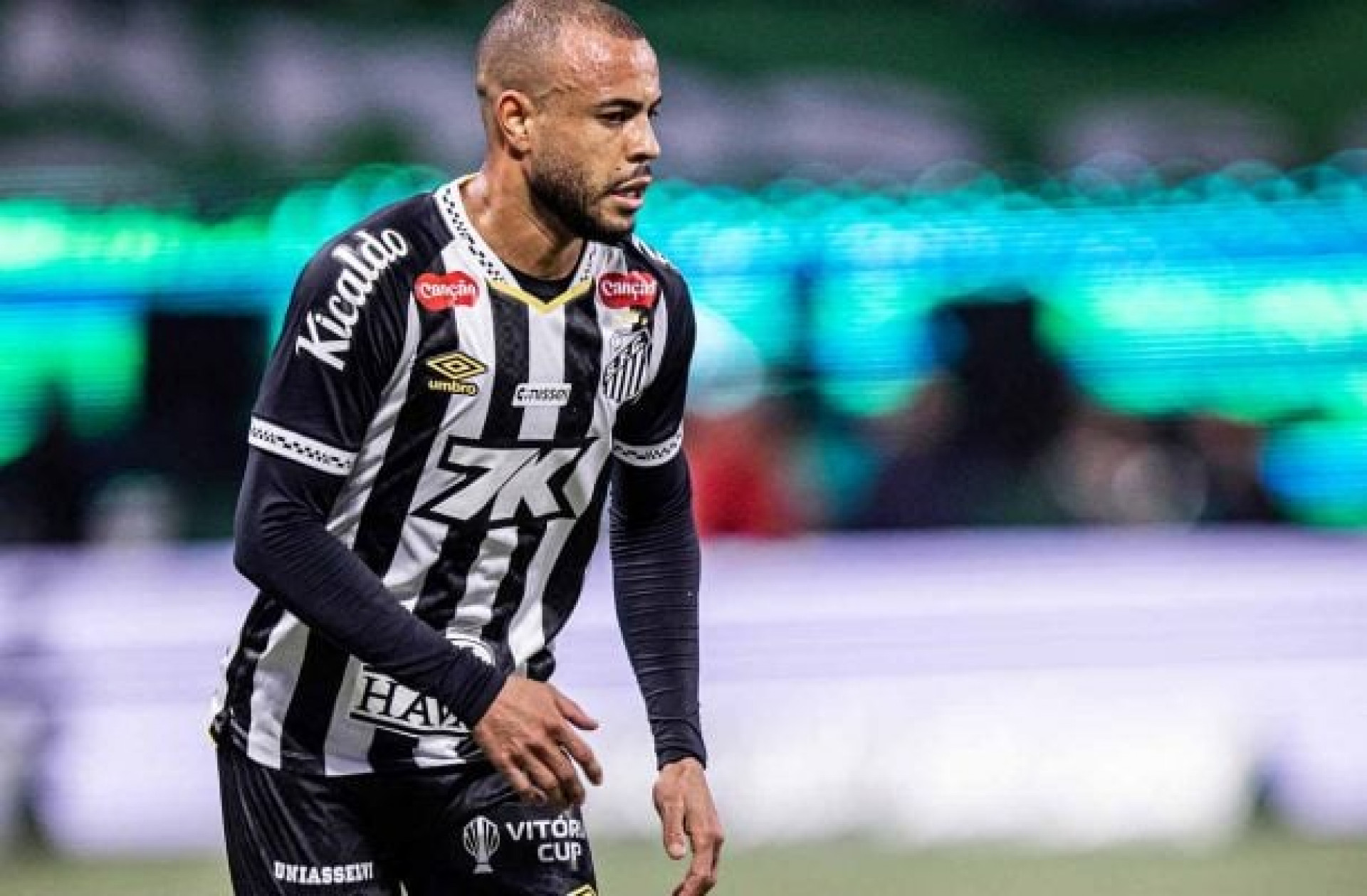 Mayke tenta recuperar espa&ccedil;o no Santos e busca perman&ecirc;ncia para a pr&oacute;xima temporada