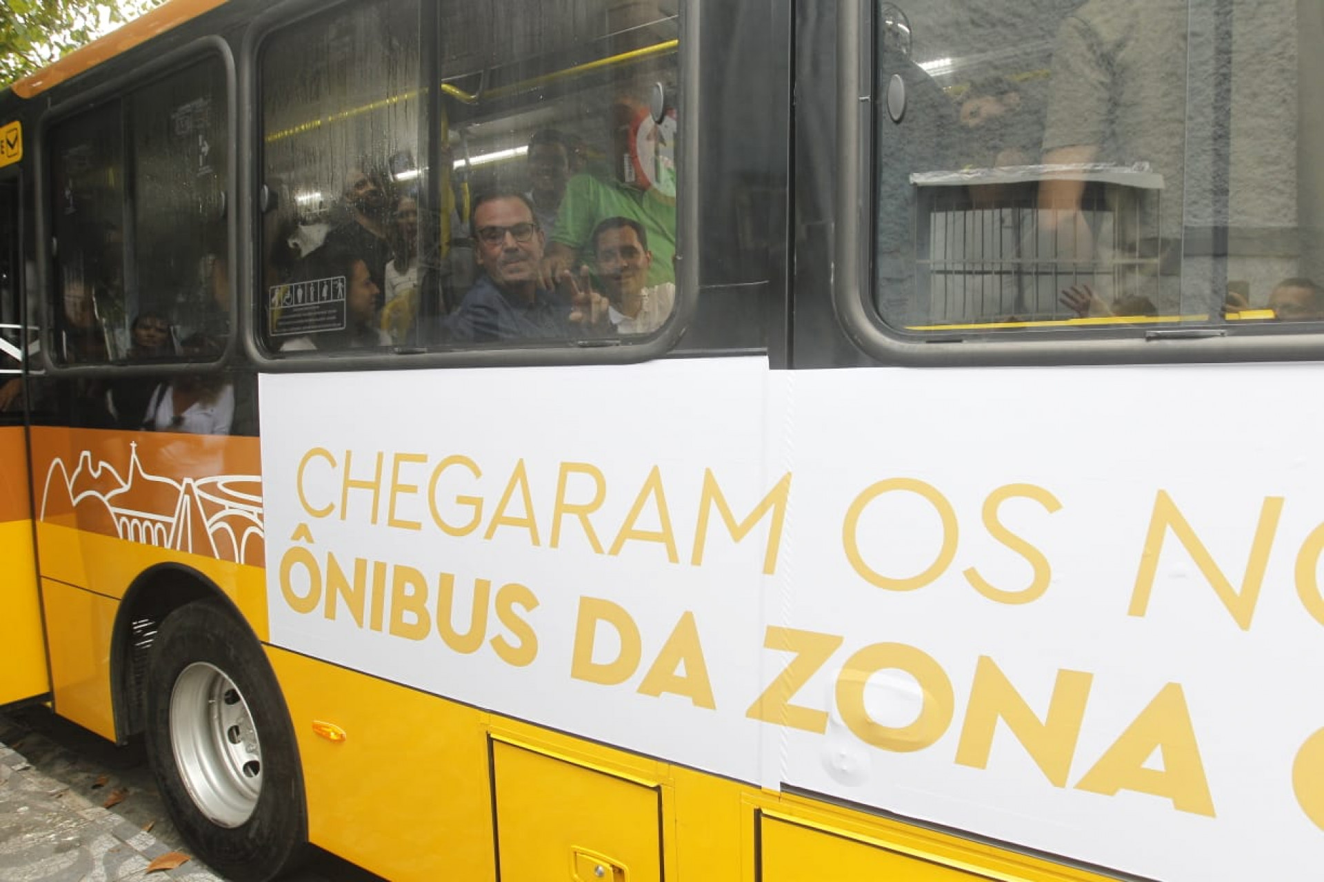 Prefeitura apresenta 100 novos ônibus que vão integrar linhas da Zona Oeste - Reginaldo Pimenta / Agência O Dia