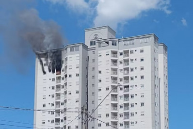 Incêndio em apartamento deixa três mortos e mata dois animais