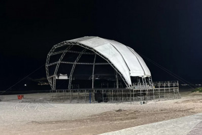 Cabo Frio inicia montagem de palco para o Réveillon 2026