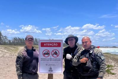 Arraial do Cabo instala placas educativas voltadas a campanhas ambientais